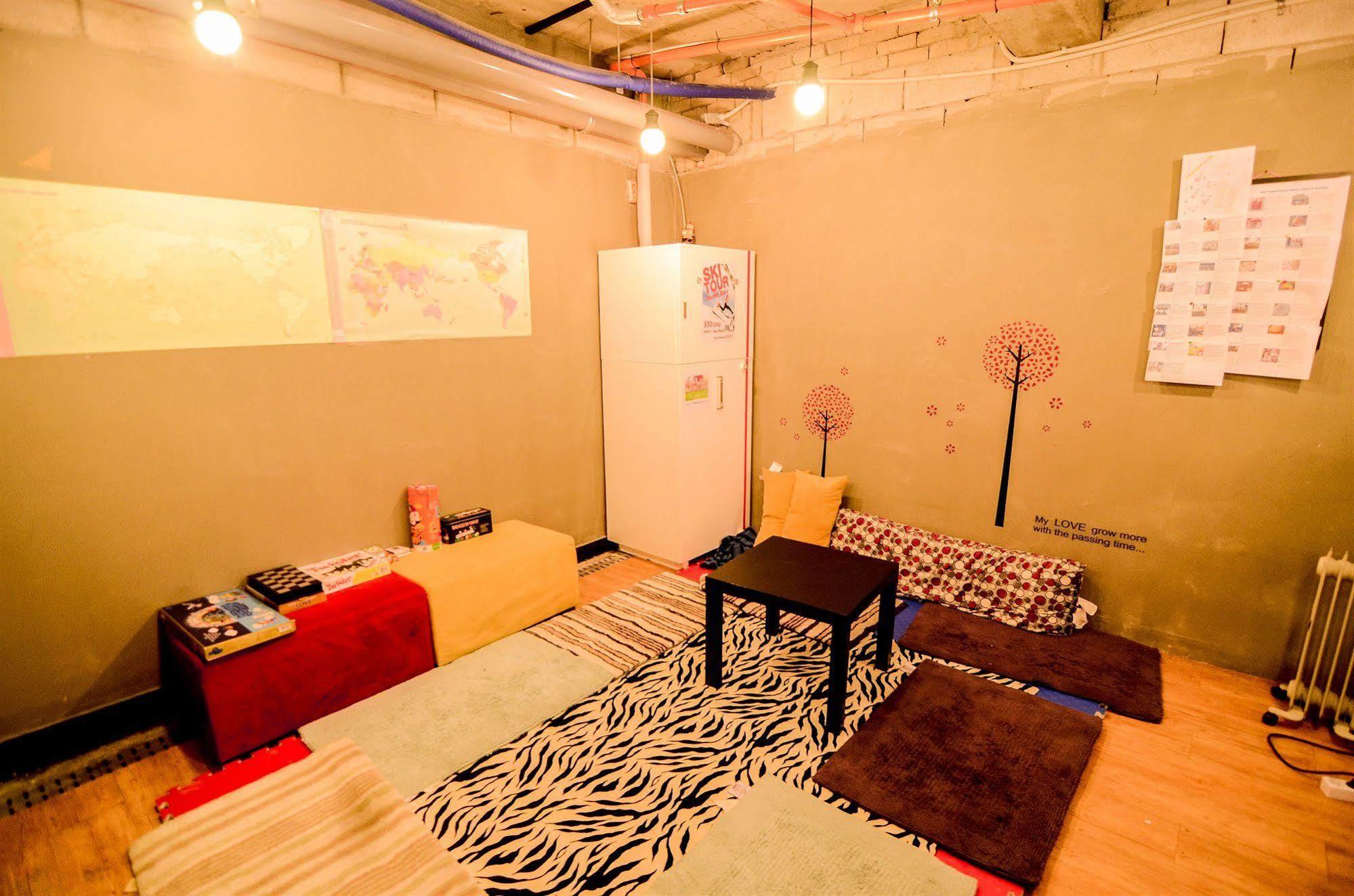 Kimchee Sinchon Guesthouse Seoul Exterior photo